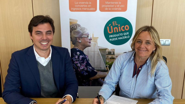 ep de dcha a izda el fundador y gerente de mas vida julian franco mena y la directora de hipoteca