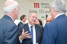 ep el ministro de industria y turismo jordi hereu en su visita a la fabrica de mahou en alovera
