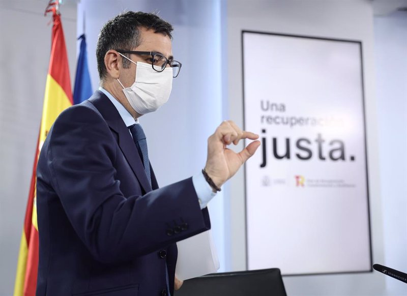 El Gobierno se compromete a bajar el precio de la gasolina, la luz y el gas el 29 de marzo