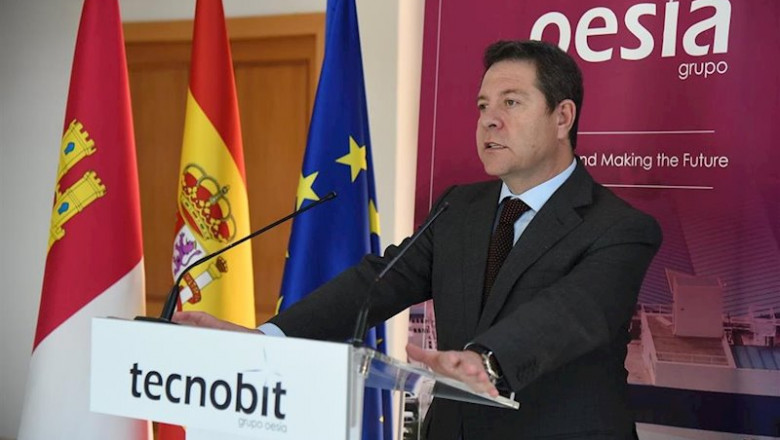 ep el presidente de c-lm emiliano garcia-page durante su visita a tecnobit-grupo oesia