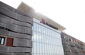 ep fachada del hotel marriott auditorium en el kilometro 12 de la a-2