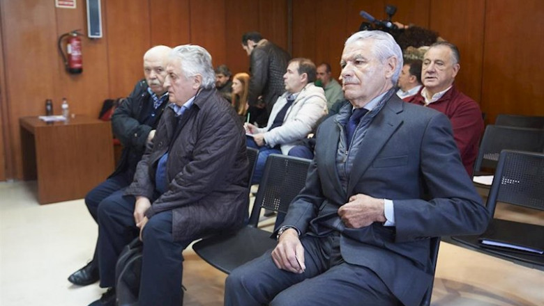 ep i-d los agentes juan vergar e inaki urquijo y el ex presidente del racing de santander francisco ep i-d los agentes juan vergar e inaki urquijo y el ex presidente del racing de santander francisco