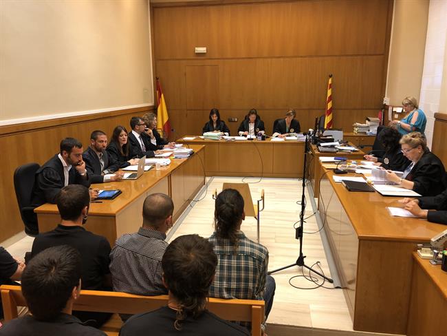 Juicio a nueve acusados por altercados tras un mitin del PP en Vilanova | EUROPA PRESS ep juicionueve acusadosaltercadosun mitinppvilanova