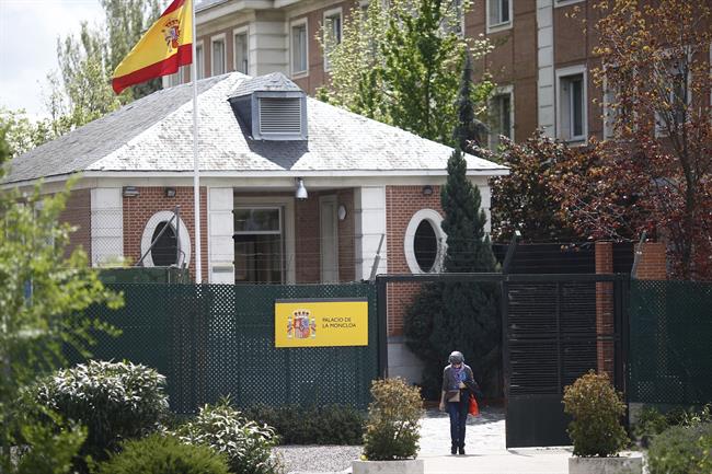 La bandera de España ondea en el Palacio de la Moncloa | EUROPA PRESS ep la banderaespana ondeapalaciola moncloa