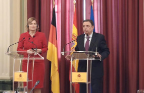 ep la ministra de agricultura y alimentacion de alemania julia klckner izq y el ministro de