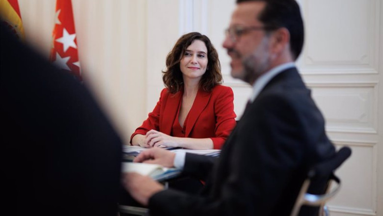 ep la presidenta de la comunidad de madrid isabel diaz ayuso con su consejero de economia hacienda y ep la presidenta de la comunidad de madrid isabel diaz ayuso con su consejero de economia hacienda y