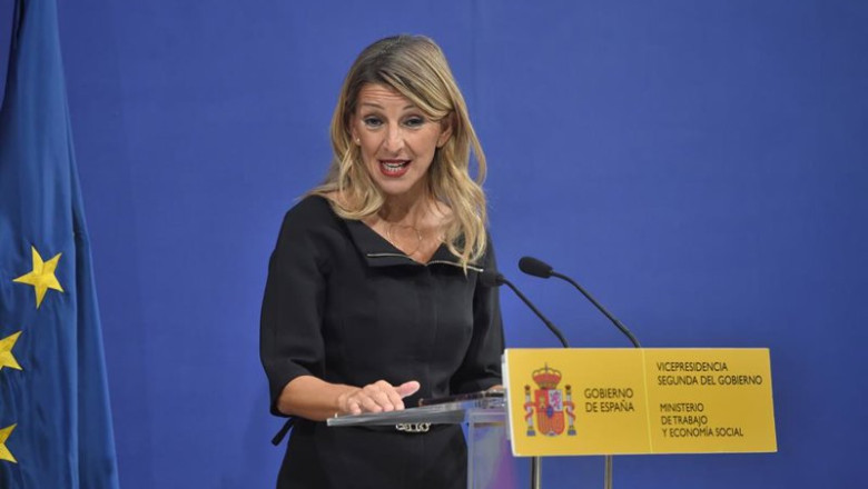La vicepresidenta segunda y ministra de Trabajo y Economía Social, Yolanda Díaz, tras reunirse con la comisión de expertos del Salario Mínimo Interprofesional (SMI) | Gustavo Valiente - Europa Press ep la vicepresidenta segunda y ministra de trabajo y economia social yolanda diaz tras reunirse con
