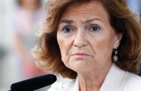 ep la vicepresidentagobiernofunciones carmen calvo se dirigelos medioscomunicacionsu llegadala segunda seunda sesiondebateinvestiduracandidato socialistala presidenciagobierno pedro sanchez