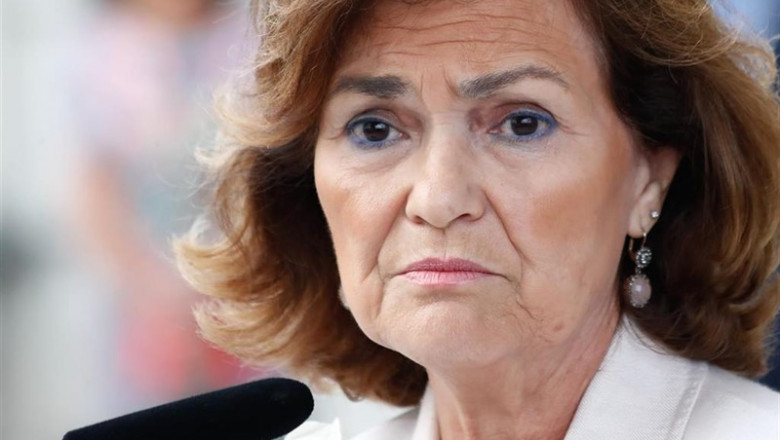 ep la vicepresidentagobiernofunciones carmen calvo se dirigelos medioscomunicacionsu llegadala segunda seunda sesiondebateinvestiduracandidato socialistala presidenciagobierno pedro sanchez