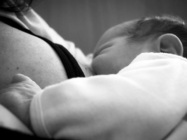 Lactancia, maternidad, bebé. | FLICKR/DANIEL PEINADO/VIRGINIA ESCUDERO MILLA/CC B ep lactancia maternidad bebe