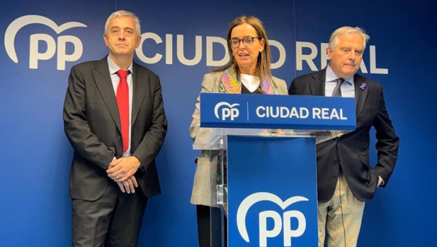 ep los diputados nacionales del pp carmen funez y enrique belda y el alcalde de ciudad real