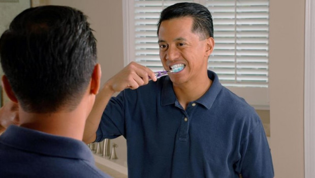 ep los hombres con periodontitis una enfermedad que consiste en la inflamacion de las encias y de