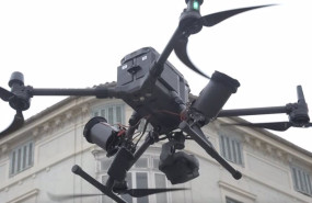 ep un vuelo de dron ejecutado por telefonica para la transmision de video de alta definicion en una ep un vuelo de dron ejecutado por telefonica para la transmision de video de alta definicion en una