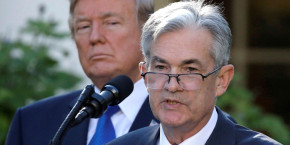 le president americain donald trump regarde jerome powell son candidat au poste de president de la reserve federale americaine s exprimer a la maison blanche a washington etats unis le president americain donald trump regarde jerome powell son candidat au poste de president de la reserve federale americaine s exprimer a la maison blanche a washington etats unis