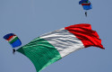 paracaidistas-bandera-italia paracaidistas-bandera-italia
