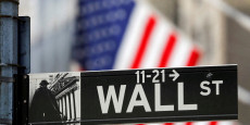 un panneau indiquant wall street est visible a l exterieur du new york stock exchange nyse a new york city new york etats unis 