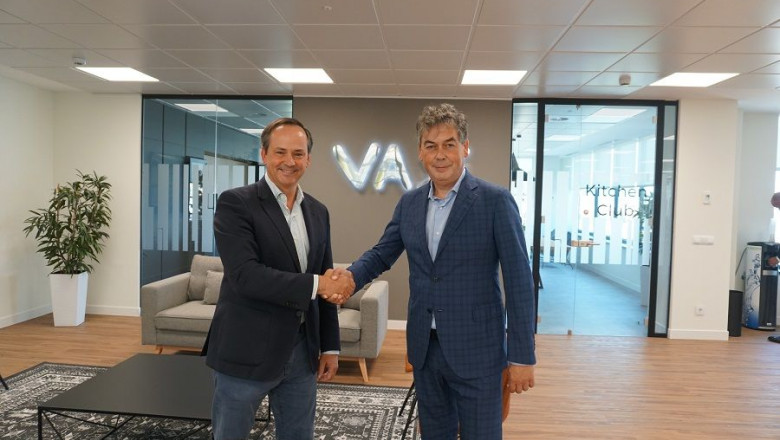 1627404282 francisco javier latasa izquierda y jos pablo de pedro derecha celebran el acuerdo de creaci n de t4s advance solutions