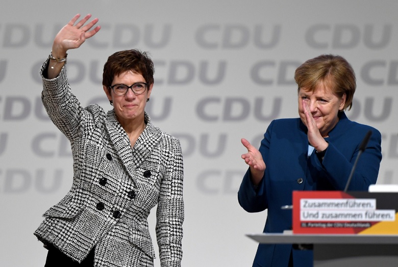 https://img2.s3wfg.com/web/img/images_uploaded/5/6/annegret_kramp_karrenbauer_angela_merkel_cdu_alemania.jpg
