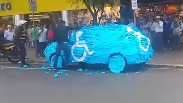 Coche castigo minusvalido