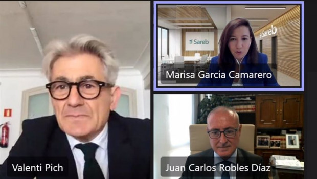 ep acuerdo entre sareb y refor izda valentin pich dcha arriba marisa garcia camarero abajo juan