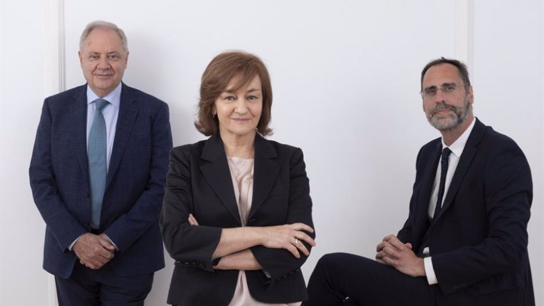 Archivo - De izda a dcha: El presidente de Atrys Health, Santiago Torres; la consejera delegada, Isabel Lozano; y el director financiero, Josep Maria Huch. | JESÚS UMBRIA | ATRYS HEALTH - Archivo ep archivo de izda a dcha el presidente de atrys health santiago torres la consejera delegada