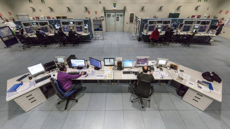 ep archivo   el centro de control aereo de madrid gestiona un 79 mas de vuelos en septiembre y un