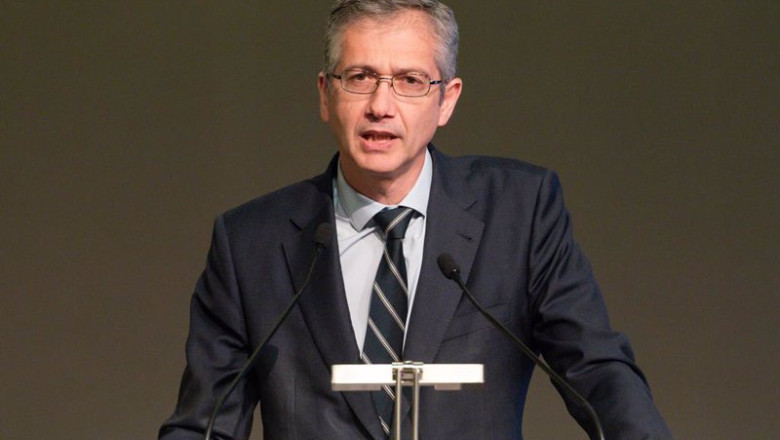 ep archivo el gobernador del banco de espana pablo hernandez de cos modera el debate de la ep archivo el gobernador del banco de espana pablo hernandez de cos modera el debate de la