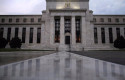 ep archivo   la entrada del edificio de la reserva federal de estados unidos reflejada en marmol