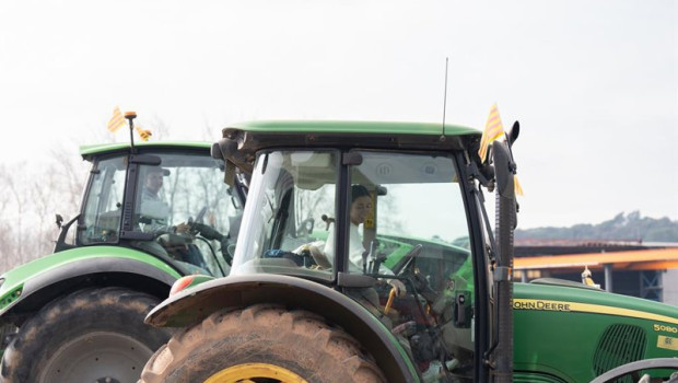 ep archivo   tractores circulando en cardedeu