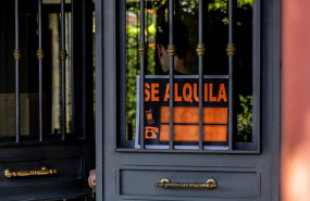 ep archivo   un cartel que anuncia que se alquila una vivienda a 16 de septiembre de 2025 en madrid