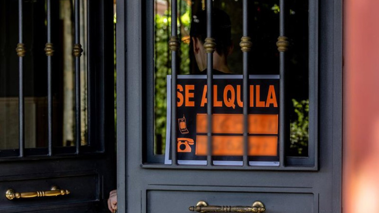 ep archivo   un cartel que anuncia que se alquila una vivienda a 16 de septiembre de 2025 en madrid