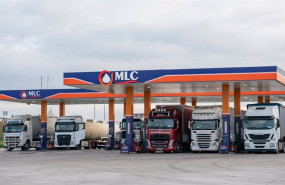 ep archivo   varios camiones estacionados en una gasolinera situada en el eje manzanares valdepenas