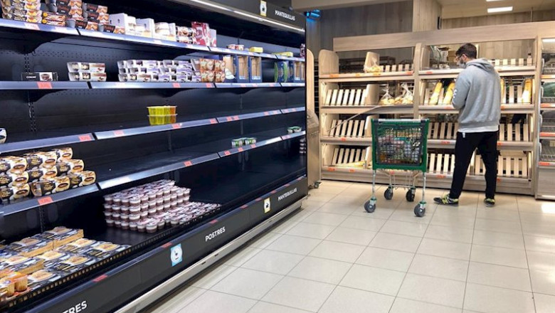 ep compradores acuden a supermercados en el segundo dia laborable del estado de alarma por el