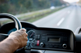 ep conduccion conductor volante carretera vehiculo en una autopista