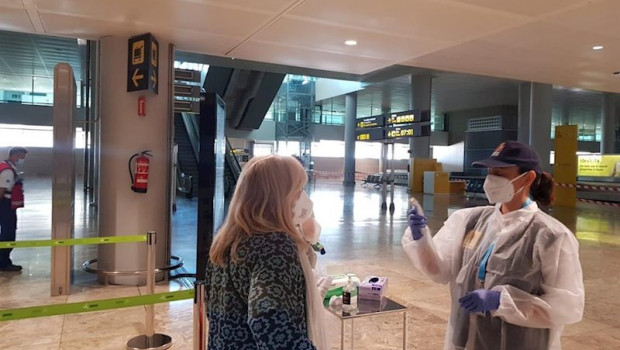 ep control a la llegada de un vuelo desde alicante