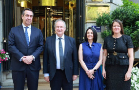 ep de izquierda a derecha el presidente de unesid bernardo velazquez el ministro de industria y