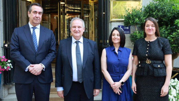 ep de izquierda a derecha el presidente de unesid bernardo velazquez el ministro de industria y ep de izquierda a derecha el presidente de unesid bernardo velazquez el ministro de industria y