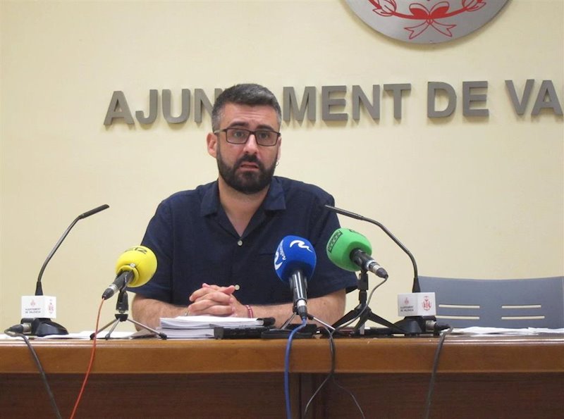 ep el concejal de cultura festiva pere fuset en la rueda de prensa