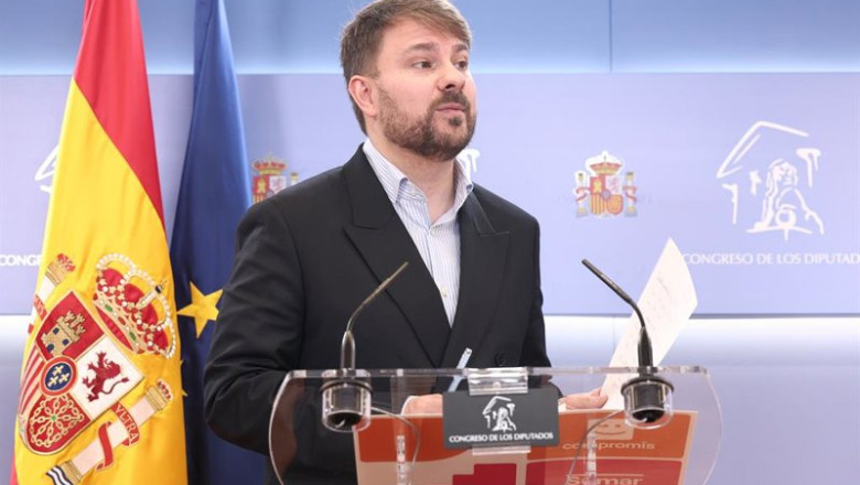 ep el diputado de compromis alberto ibanez durante una rueda de prensa en el congreso a 24 de