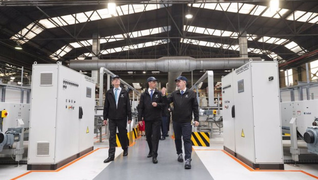 ep el lehendakari imanol pradales en su visita a vidrala en llodio alava ep el lehendakari imanol pradales en su visita a vidrala en llodio alava