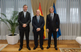 ep el ministro de industria y turismo jordi hereu junto al presidente de sernauto francisco j