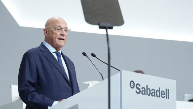 ep el presidente del banco sabadell josep oliu interviene durante la junta general extraordinaria de