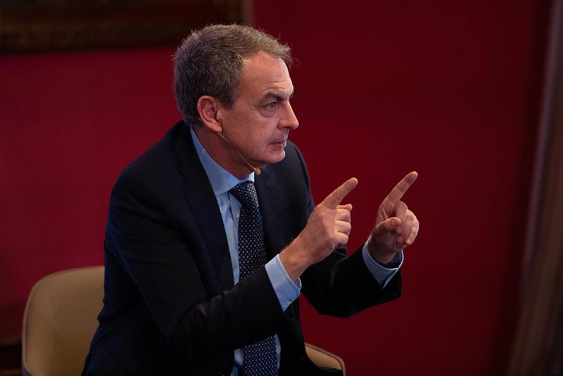 El juez del caso Plus Ultra acuerda investigar a las hijas y a la secretaria de Zapatero