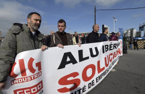 ep extrabajadores de alu iberica en a coruna durante una movilizacion ep extrabajadores de alu iberica en a coruna durante una movilizacion