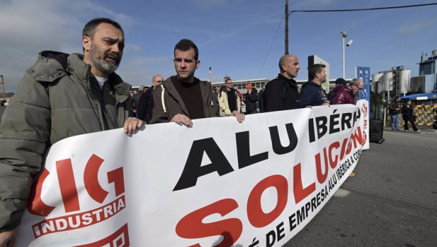 ep extrabajadores de alu iberica en a coruna durante una movilizacion