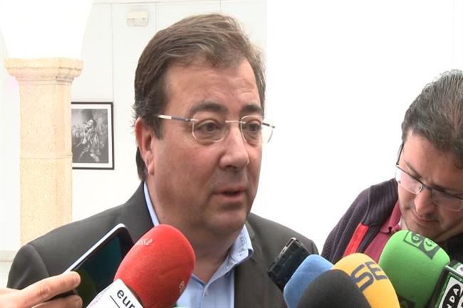 Fernández Vara atiende a los medios | EUROPA PRESS ep fernandez vara atiendelos medios