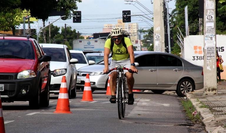 ep hombre en bicicleta