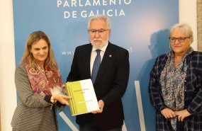 ep la valedora do pobo entrega al presidente del parlamento el informe correspondiente a 2018