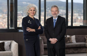 ep la vicepresidenta de caixabank amparo moraleda y el presidente tomas muniesa