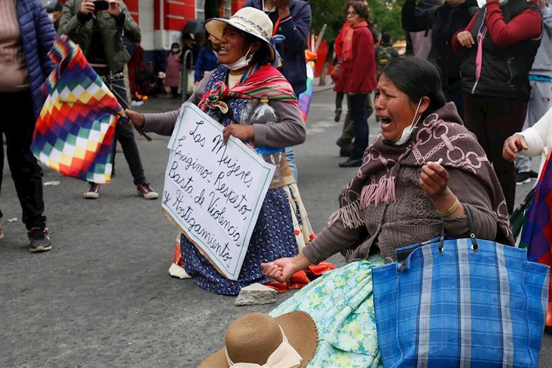 ep mujeres indigenas se manifiestan en la paz en apoyo a evo morales